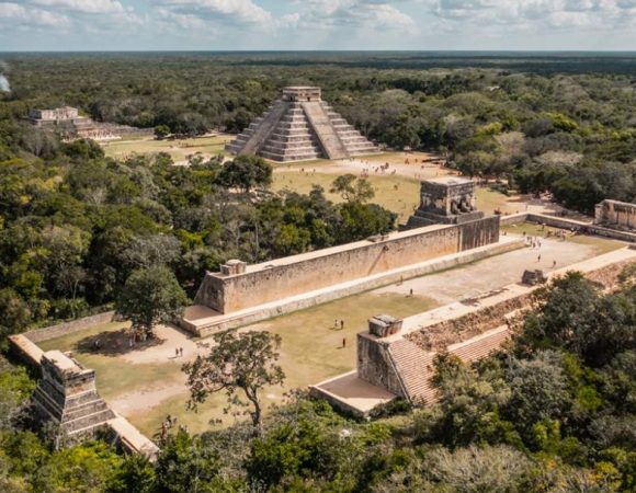 Chichén Itzá Tour Two cenotes + Round Transportation