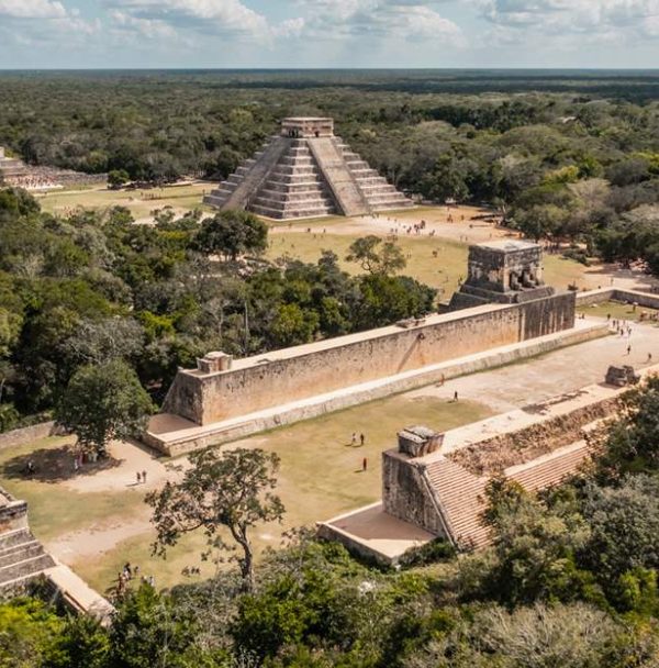 Chichén Itzá Tour Two cenotes + Round Transportation