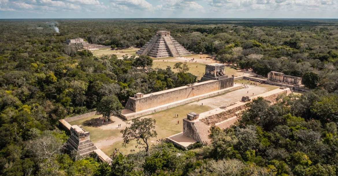 Chichén Itzá Tour Two cenotes + Round Transportation